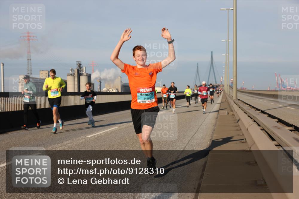 03.10.2025 - Köhlbrandbrückenlauf Lena Gebhardt http://msf.ph/oto/9128310 03.10.2025 09:48:11 Position 2 3496 meine-sportfotos.de