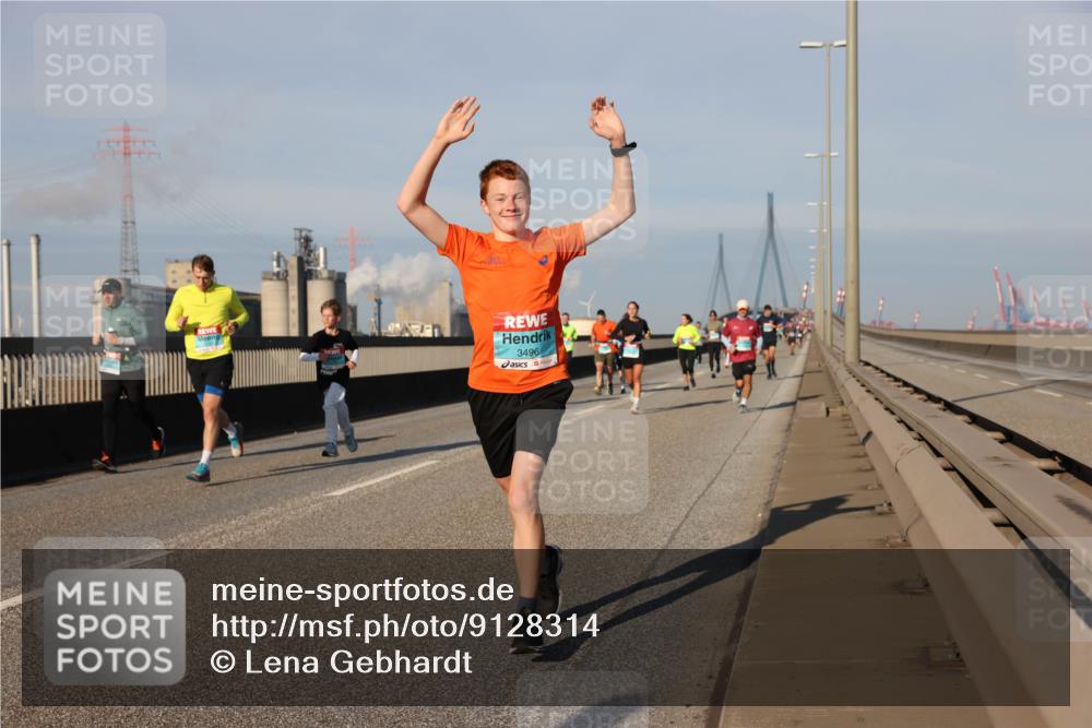 03.10.2025 - Köhlbrandbrückenlauf Lena Gebhardt http://msf.ph/oto/9128314 03.10.2025 09:48:11 Position 2 3496 meine-sportfotos.de