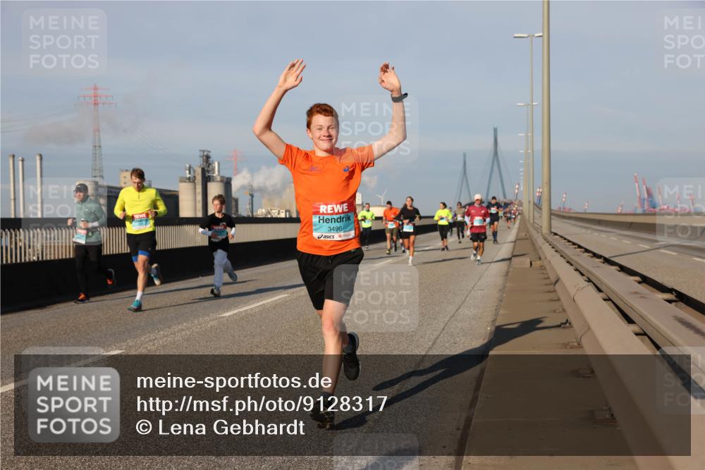 03.10.2025 - Köhlbrandbrückenlauf Lena Gebhardt http://msf.ph/oto/9128317 03.10.2025 09:48:11 Position 2 3496 meine-sportfotos.de
