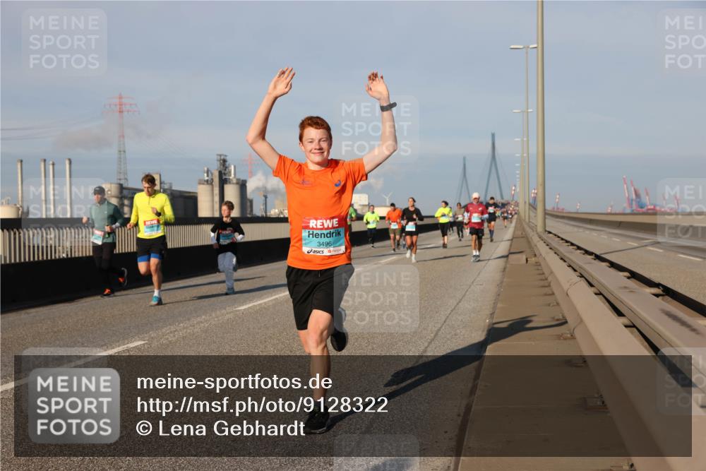 03.10.2025 - Köhlbrandbrückenlauf Lena Gebhardt http://msf.ph/oto/9128322 03.10.2025 09:48:11 Position 2 3496 meine-sportfotos.de
