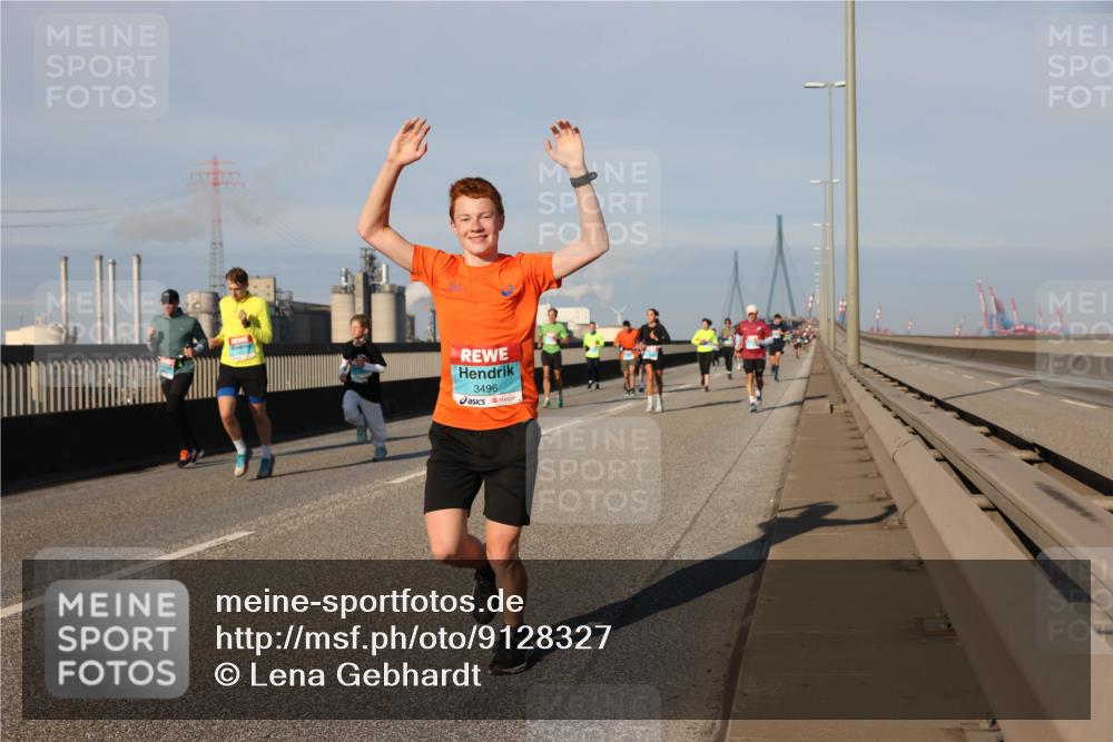 03.10.2025 - Köhlbrandbrückenlauf Lena Gebhardt http://msf.ph/oto/9128327 03.10.2025 09:48:12 Position 2 3496 meine-sportfotos.de