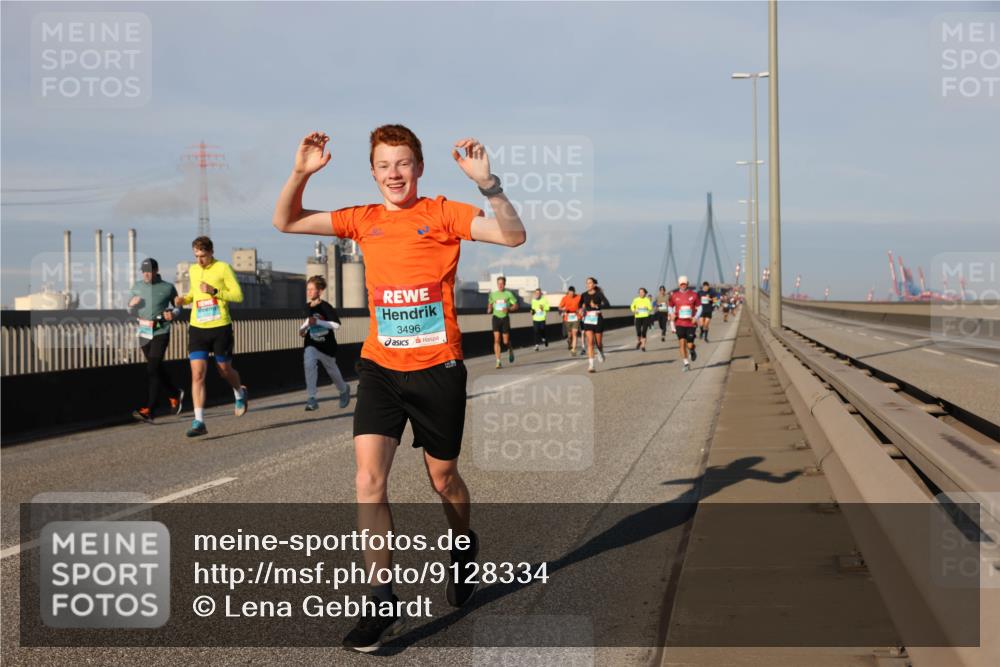 03.10.2025 - Köhlbrandbrückenlauf Lena Gebhardt http://msf.ph/oto/9128334 03.10.2025 09:48:12 Position 2 3496 meine-sportfotos.de
