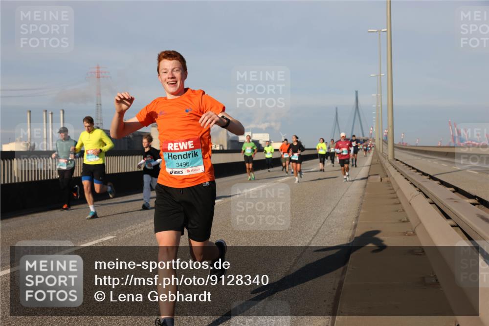 03.10.2025 - Köhlbrandbrückenlauf Lena Gebhardt http://msf.ph/oto/9128340 03.10.2025 09:48:12 Position 2 3496 meine-sportfotos.de