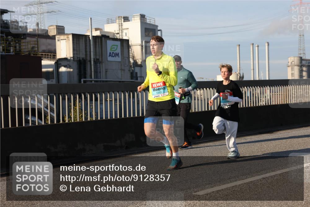 03.10.2025 - Köhlbrandbrückenlauf Lena Gebhardt http://msf.ph/oto/9128357 03.10.2025 09:48:13 Position 2 1111, 1175 meine-sportfotos.de