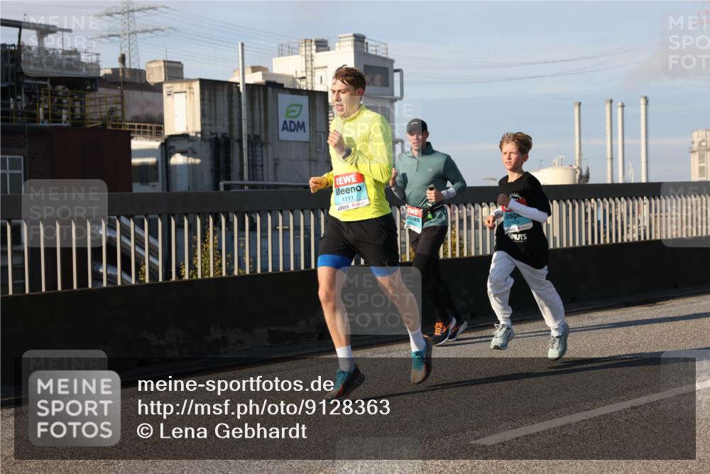 03.10.2025 - Köhlbrandbrückenlauf Lena Gebhardt http://msf.ph/oto/9128363 03.10.2025 09:48:13 Position 2 1111 meine-sportfotos.de