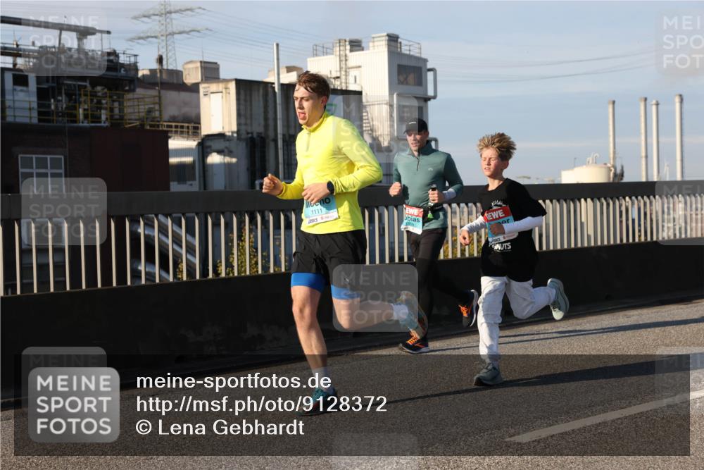 03.10.2025 - Köhlbrandbrückenlauf Lena Gebhardt http://msf.ph/oto/9128372 03.10.2025 09:48:13 Position 2 1111 meine-sportfotos.de