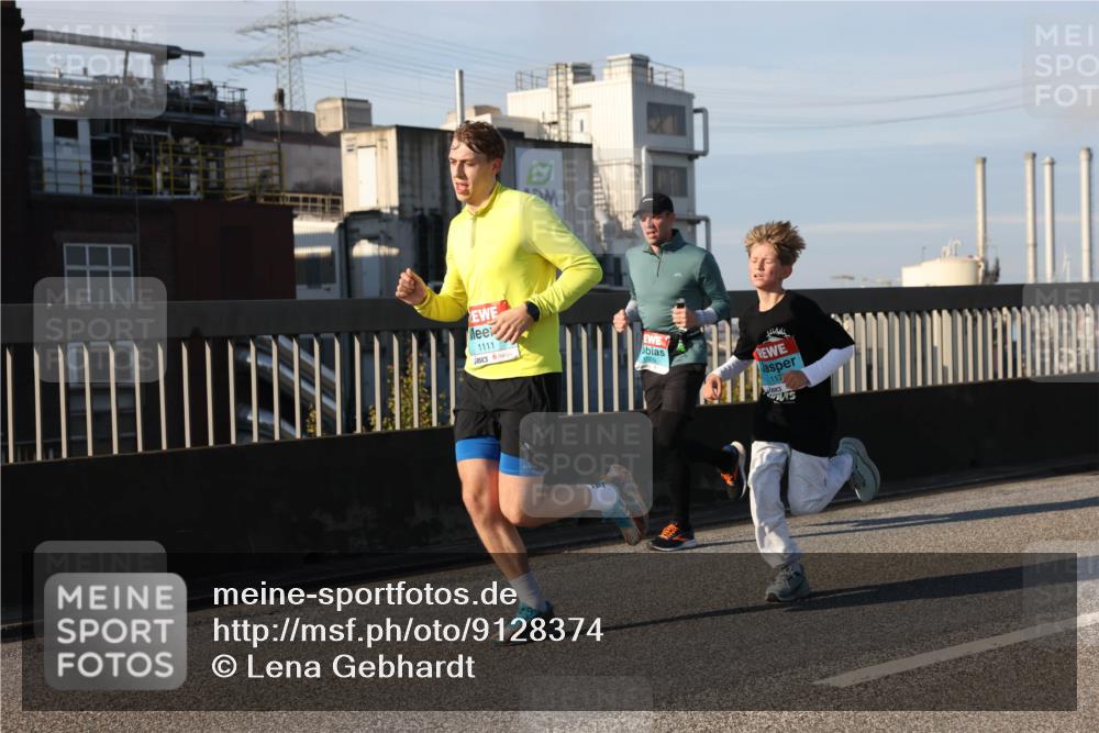 03.10.2025 - Köhlbrandbrückenlauf Lena Gebhardt http://msf.ph/oto/9128374 03.10.2025 09:48:13 Position 2 20 meine-sportfotos.de