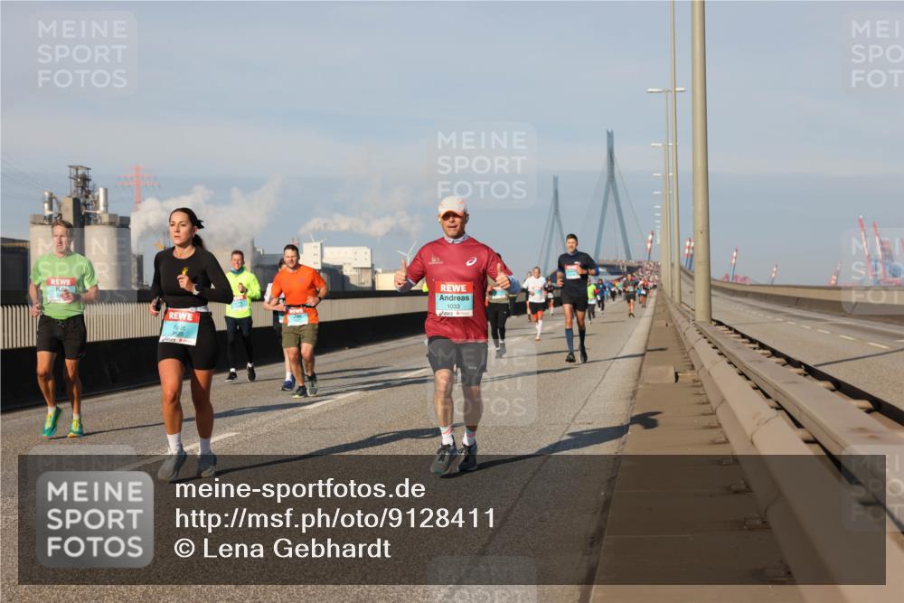 03.10.2025 - Köhlbrandbrückenlauf Lena Gebhardt http://msf.ph/oto/9128411 03.10.2025 09:48:15 Position 2 3825, 1033 meine-sportfotos.de