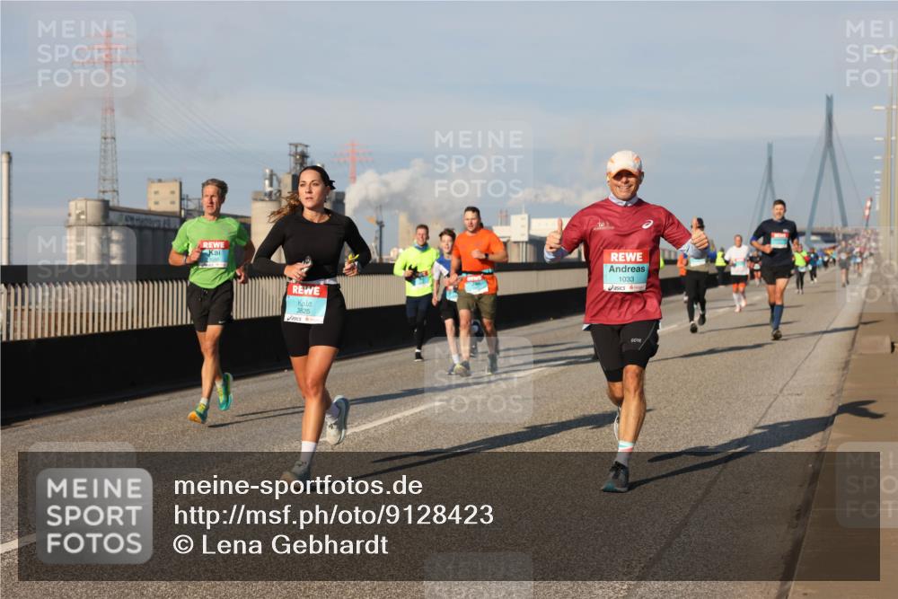 03.10.2025 - Köhlbrandbrückenlauf Lena Gebhardt http://msf.ph/oto/9128423 03.10.2025 09:48:15 Position 2 3825, 1033 meine-sportfotos.de