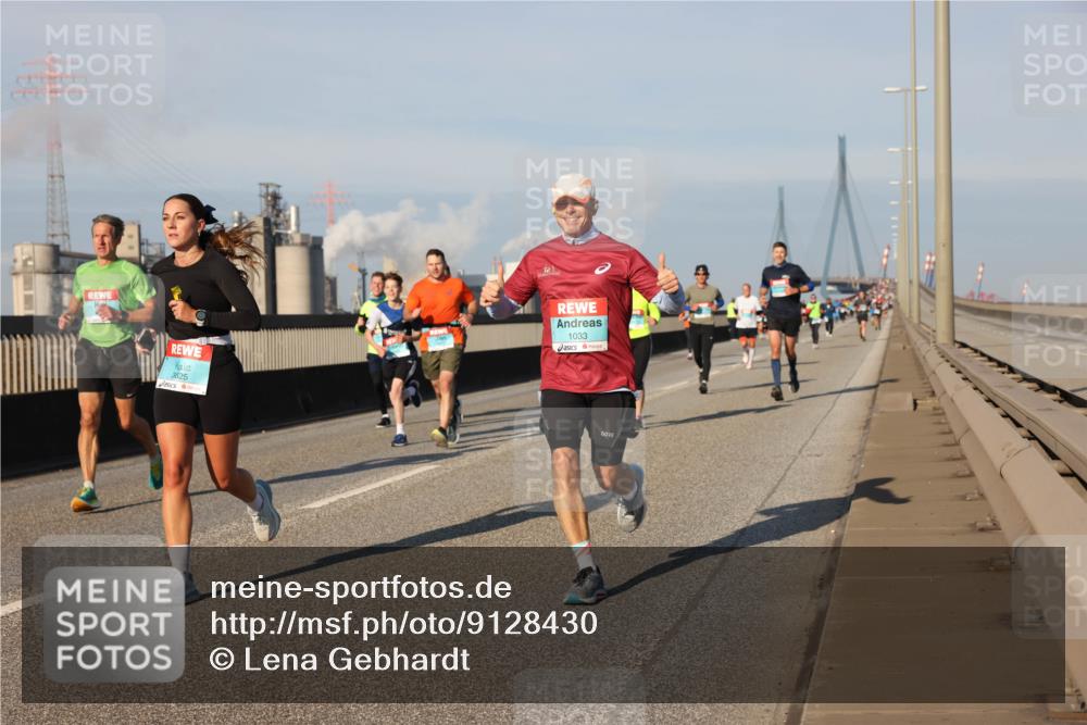 03.10.2025 - Köhlbrandbrückenlauf Lena Gebhardt http://msf.ph/oto/9128430 03.10.2025 09:48:16 Position 2 3825, 1033 meine-sportfotos.de