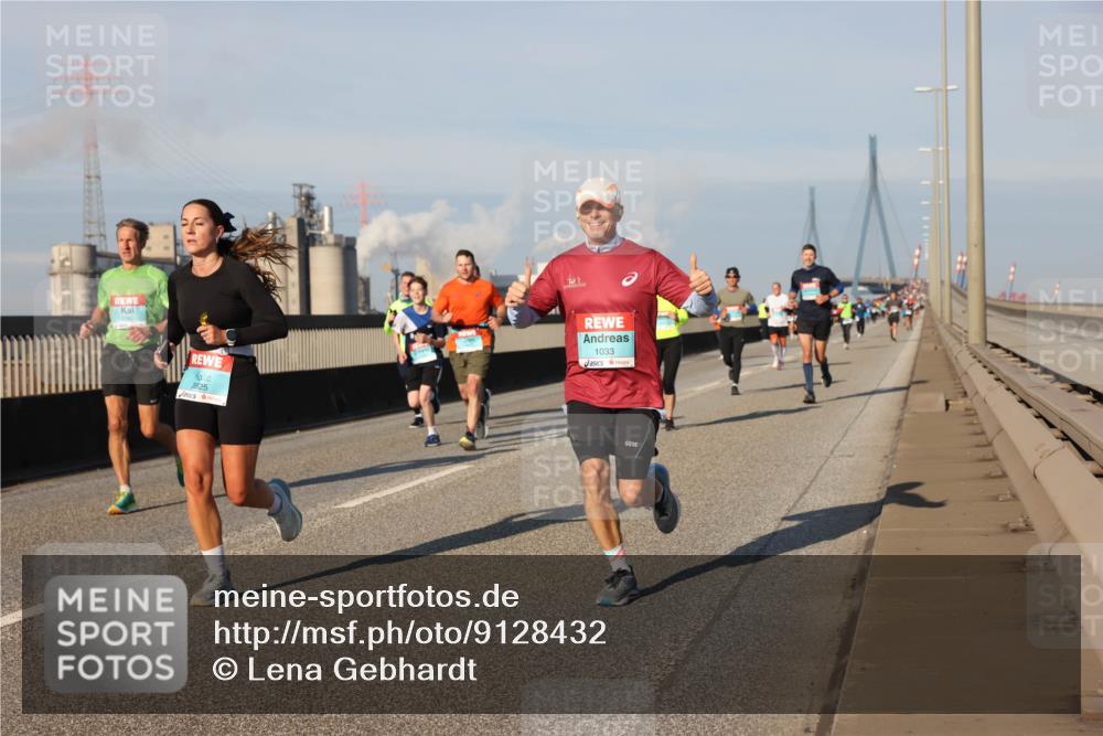 03.10.2025 - Köhlbrandbrückenlauf Lena Gebhardt http://msf.ph/oto/9128432 03.10.2025 09:48:16 Position 2 3825, 1033 meine-sportfotos.de