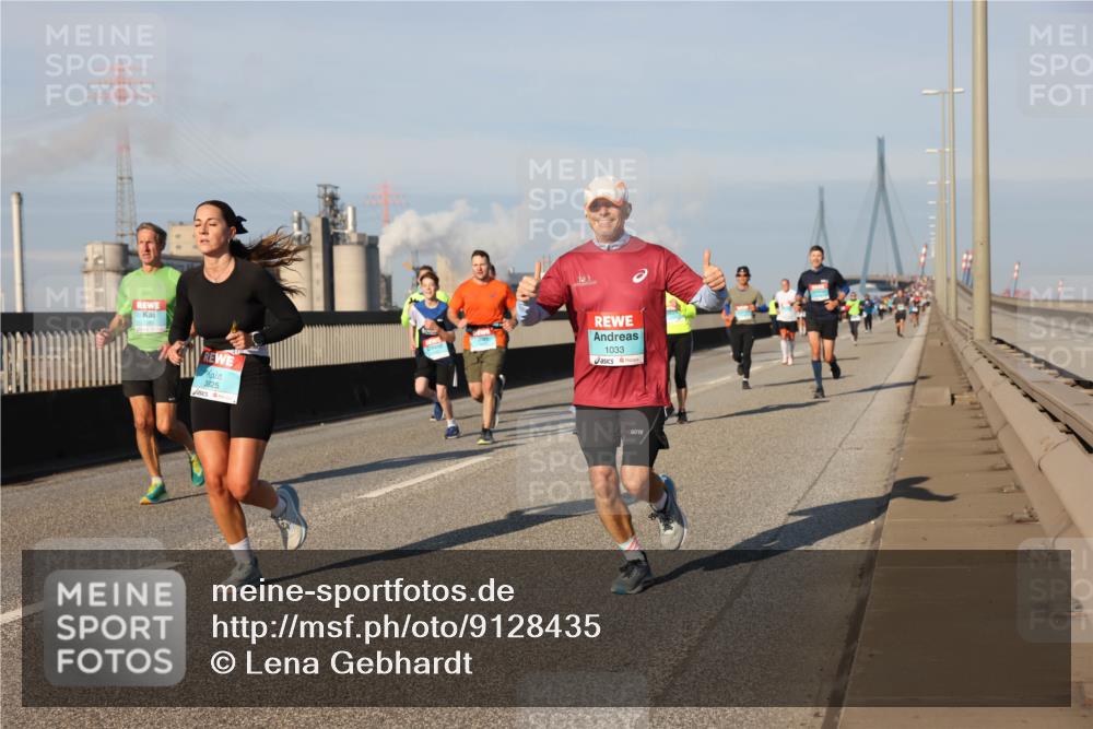 03.10.2025 - Köhlbrandbrückenlauf Lena Gebhardt http://msf.ph/oto/9128435 03.10.2025 09:48:16 Position 2 3825, 1033 meine-sportfotos.de