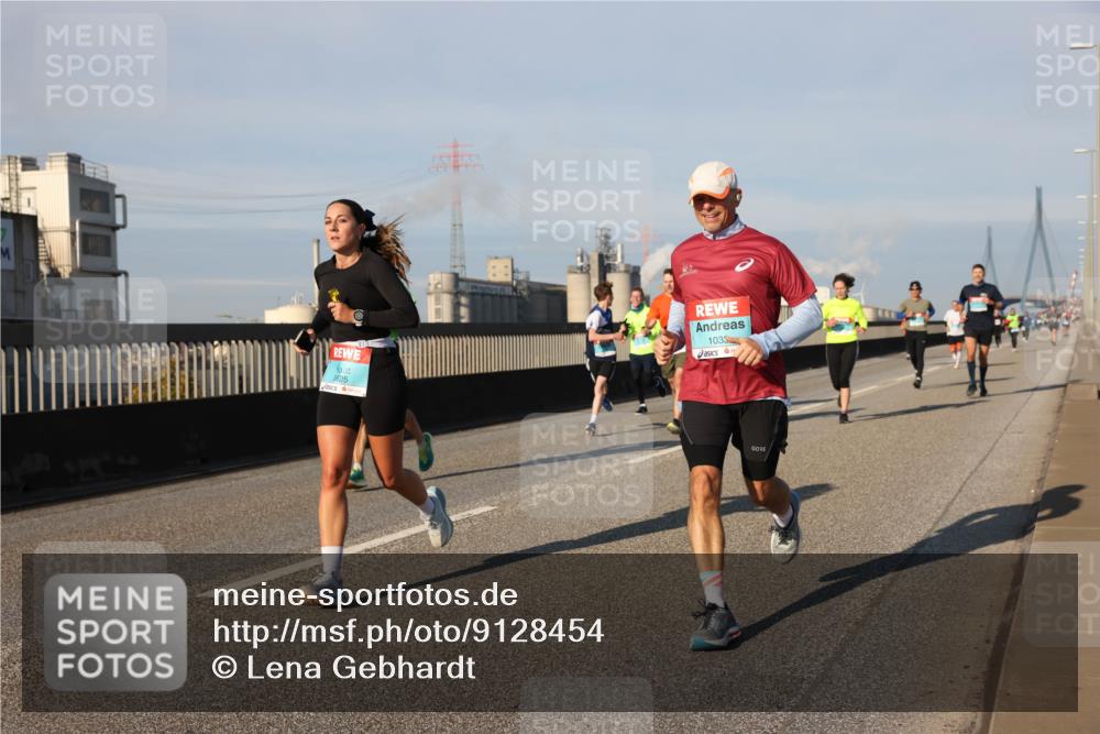 03.10.2025 - Köhlbrandbrückenlauf Lena Gebhardt http://msf.ph/oto/9128454 03.10.2025 09:48:16 Position 2 3825, 1033 meine-sportfotos.de