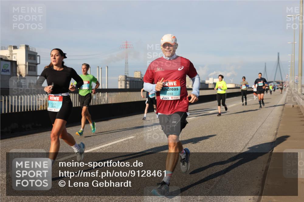03.10.2025 - Köhlbrandbrückenlauf Lena Gebhardt http://msf.ph/oto/9128461 03.10.2025 09:48:17 Position 2 3825, 1033 meine-sportfotos.de