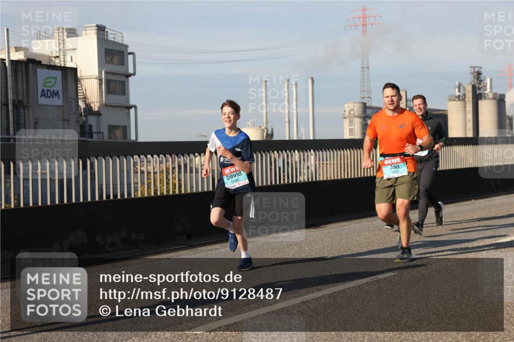 03.10.2025 - Köhlbrandbrückenlauf Lena Gebhardt http://msf.ph/oto/9128487 03.10.2025 09:48:18 Position 2 3196, 1622 meine-sportfotos.de
