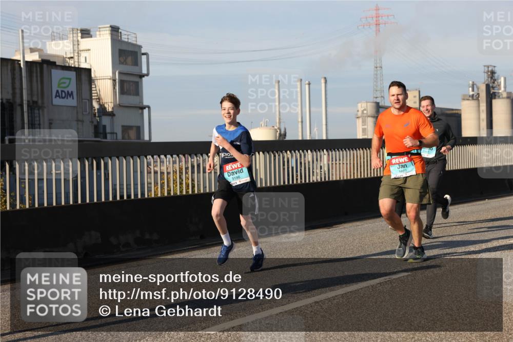 03.10.2025 - Köhlbrandbrückenlauf Lena Gebhardt http://msf.ph/oto/9128490 03.10.2025 09:48:18 Position 2 3196, 1622 meine-sportfotos.de