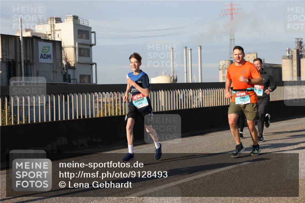 03.10.2025 - Köhlbrandbrückenlauf Lena Gebhardt http://msf.ph/oto/9128493 03.10.2025 09:48:18 Position 2 3196, 1622, 2767 meine-sportfotos.de