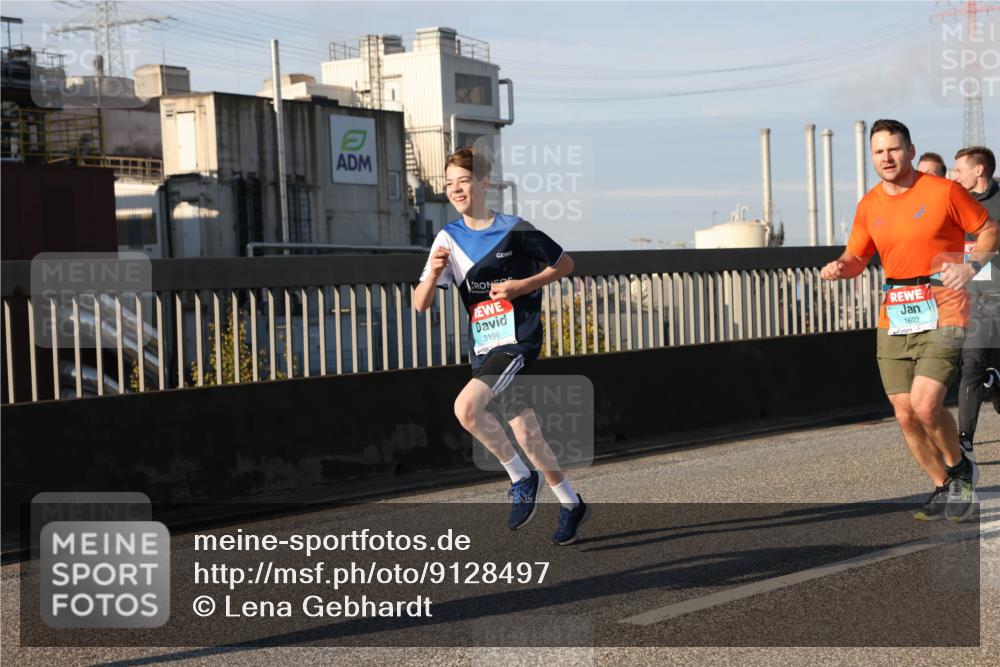03.10.2025 - Köhlbrandbrückenlauf Lena Gebhardt http://msf.ph/oto/9128497 03.10.2025 09:48:18 Position 2 3196, 1622 meine-sportfotos.de