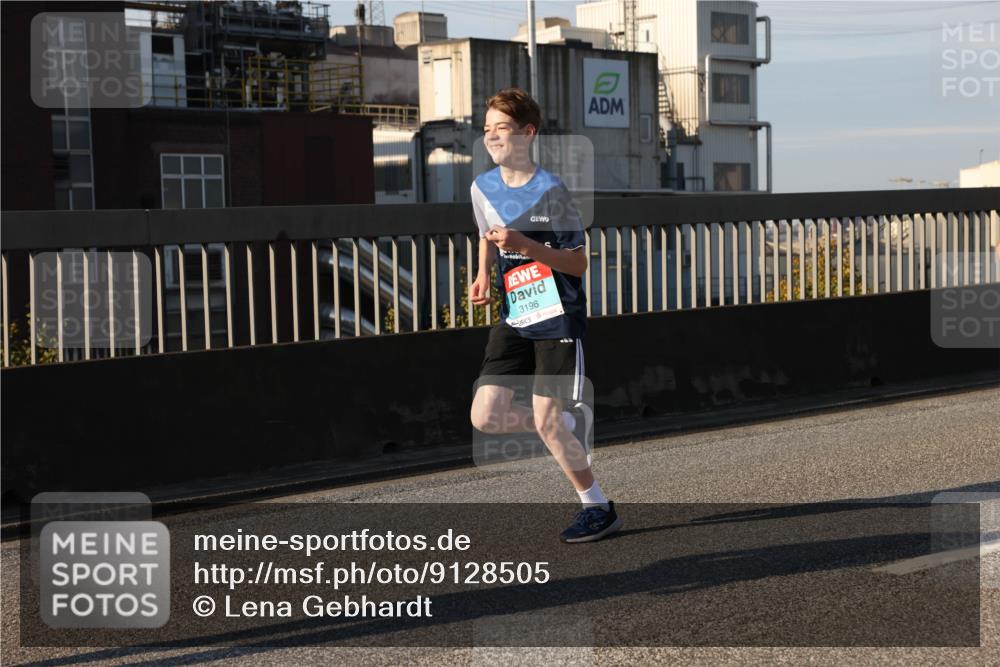03.10.2025 - Köhlbrandbrückenlauf Lena Gebhardt http://msf.ph/oto/9128505 03.10.2025 09:48:19 Position 2 3196 meine-sportfotos.de