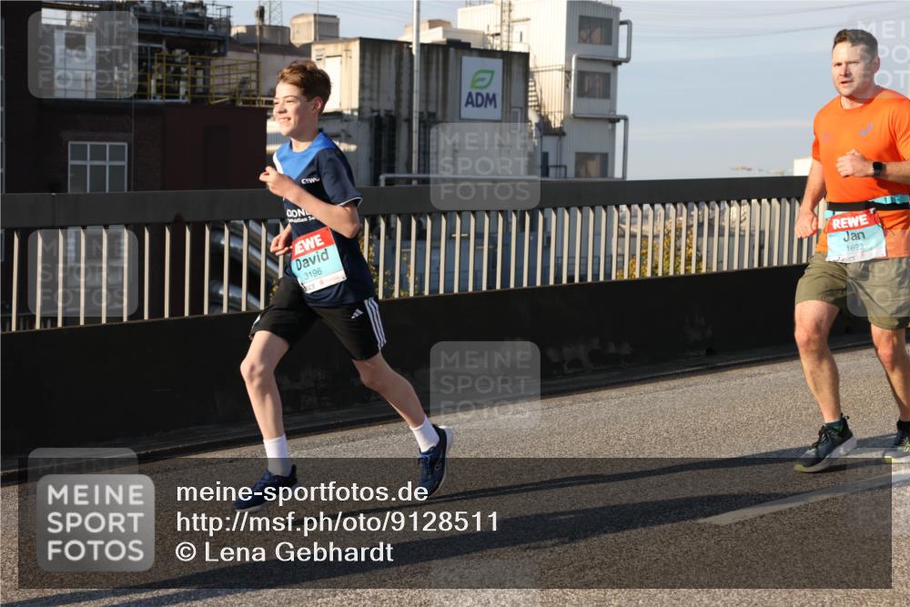 03.10.2025 - Köhlbrandbrückenlauf Lena Gebhardt http://msf.ph/oto/9128511 03.10.2025 09:48:19 Position 2 3196, 1622 meine-sportfotos.de