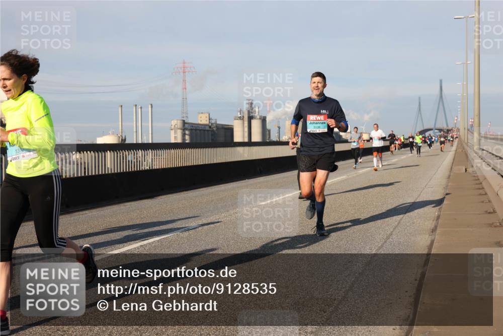 03.10.2025 - Köhlbrandbrückenlauf Lena Gebhardt http://msf.ph/oto/9128535 03.10.2025 09:48:20 Position 2 13, 3138 meine-sportfotos.de