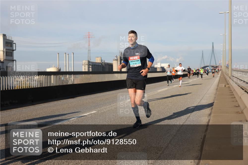 03.10.2025 - Köhlbrandbrückenlauf Lena Gebhardt http://msf.ph/oto/9128550 03.10.2025 09:48:21 Position 2 3138 meine-sportfotos.de