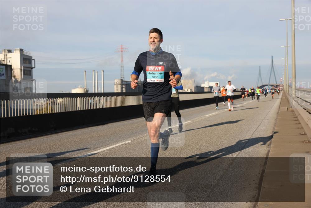 03.10.2025 - Köhlbrandbrückenlauf Lena Gebhardt http://msf.ph/oto/9128554 03.10.2025 09:48:21 Position 2 3138 meine-sportfotos.de