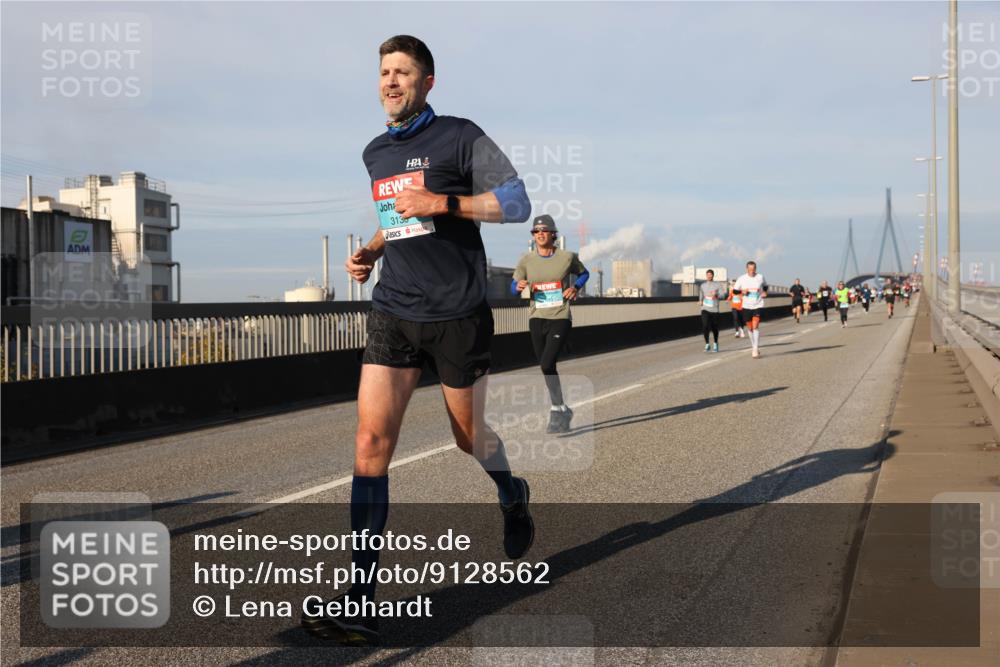 03.10.2025 - Köhlbrandbrückenlauf Lena Gebhardt http://msf.ph/oto/9128562 03.10.2025 09:48:21 Position 2 3130 meine-sportfotos.de