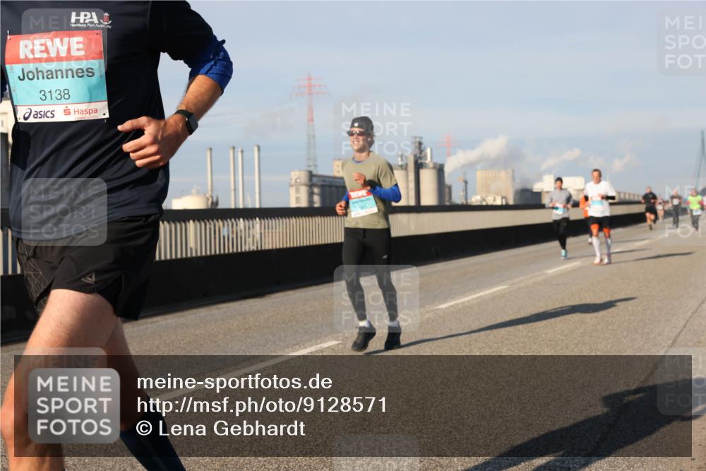 03.10.2025 - Köhlbrandbrückenlauf Lena Gebhardt http://msf.ph/oto/9128571 03.10.2025 09:48:21 Position 2 3138 meine-sportfotos.de