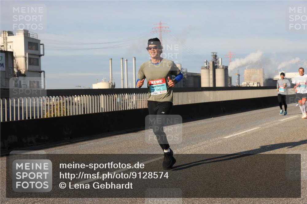 03.10.2025 - Köhlbrandbrückenlauf Lena Gebhardt http://msf.ph/oto/9128574 03.10.2025 09:48:22 Position 2 1245 meine-sportfotos.de