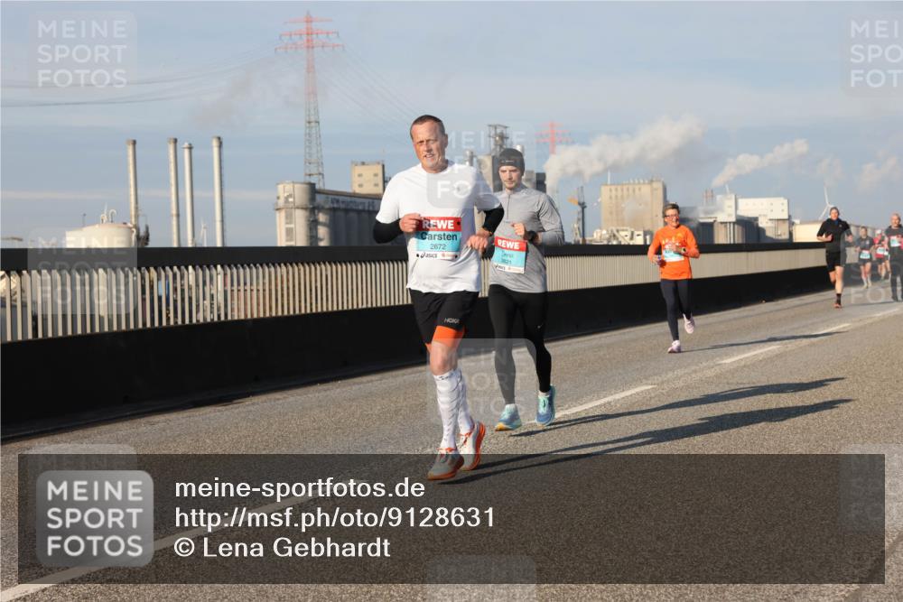 03.10.2025 - Köhlbrandbrückenlauf Lena Gebhardt http://msf.ph/oto/9128631 03.10.2025 09:48:25 Position 2 2672, 3821 meine-sportfotos.de
