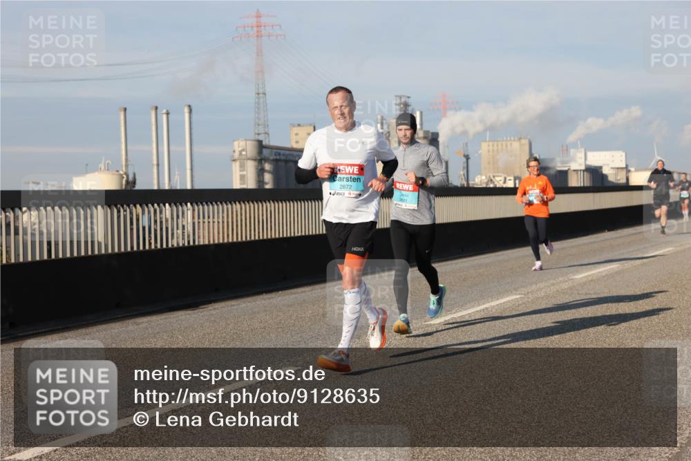 03.10.2025 - Köhlbrandbrückenlauf Lena Gebhardt http://msf.ph/oto/9128635 03.10.2025 09:48:25 Position 2 2672, 3821 meine-sportfotos.de