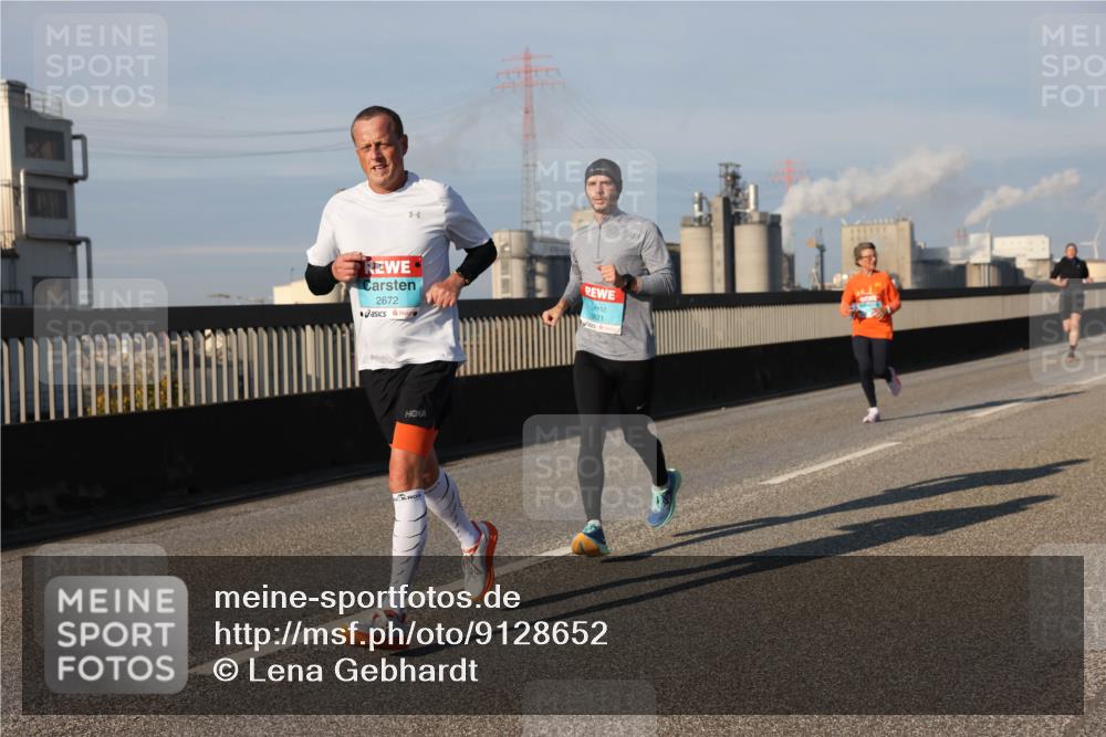 03.10.2025 - Köhlbrandbrückenlauf Lena Gebhardt http://msf.ph/oto/9128652 03.10.2025 09:48:25 Position 2 2672, 3821 meine-sportfotos.de