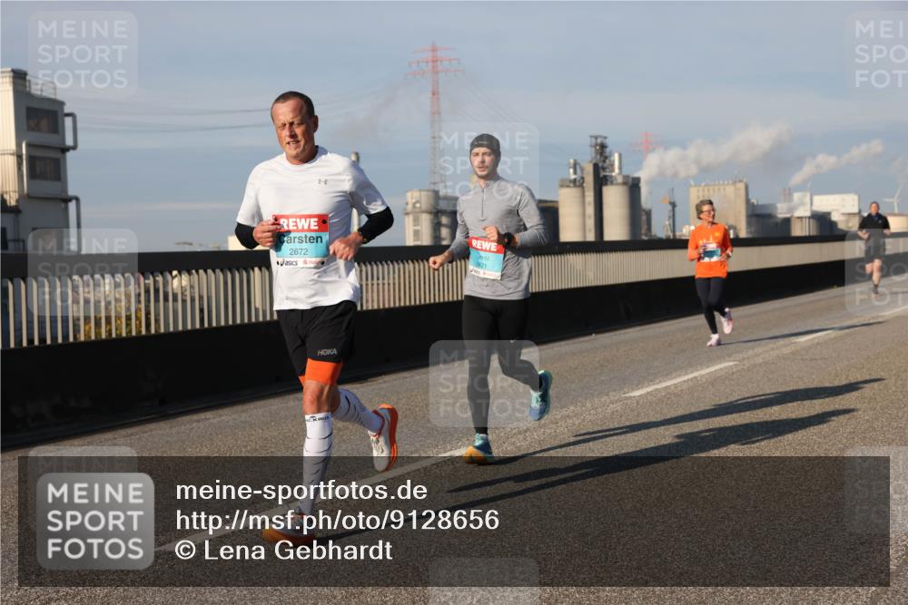 03.10.2025 - Köhlbrandbrückenlauf Lena Gebhardt http://msf.ph/oto/9128656 03.10.2025 09:48:25 Position 2 2672, 3821 meine-sportfotos.de