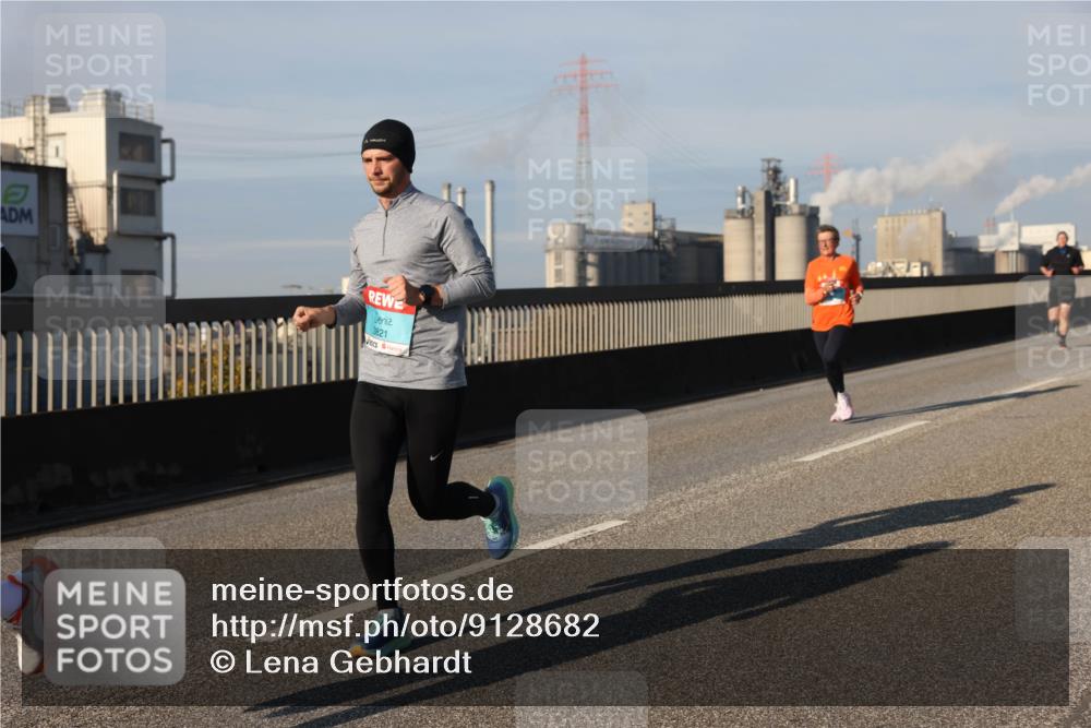 03.10.2025 - Köhlbrandbrückenlauf Lena Gebhardt http://msf.ph/oto/9128682 03.10.2025 09:48:26 Position 2 3821 meine-sportfotos.de