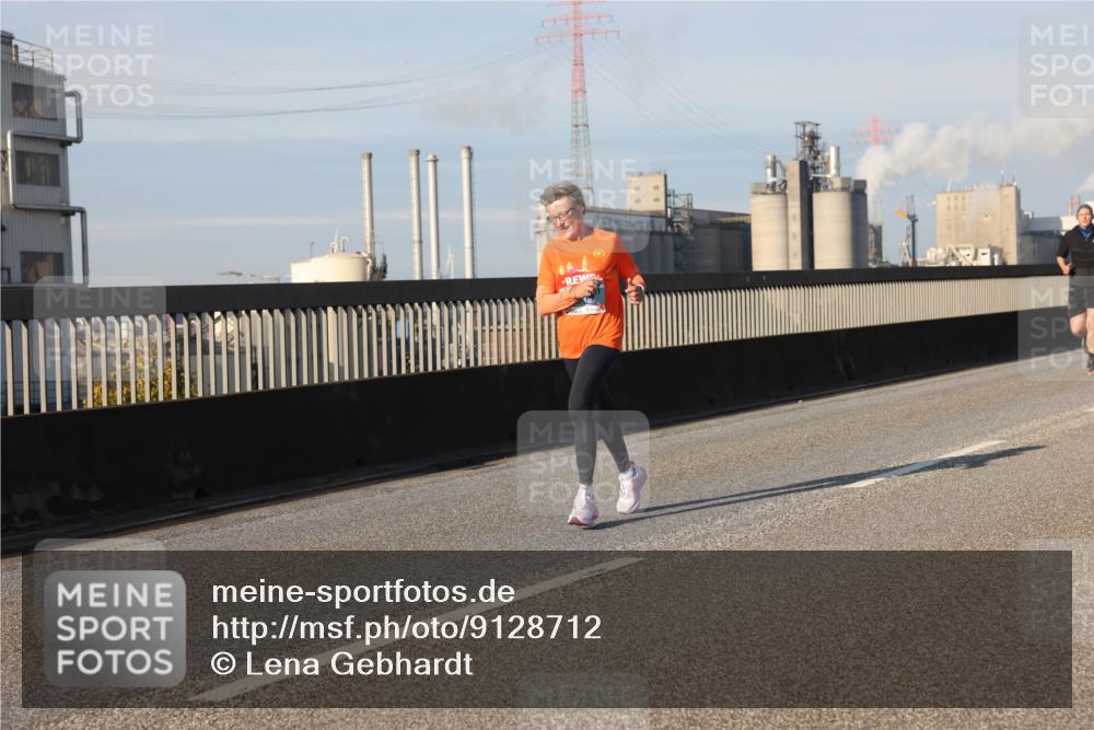 03.10.2025 - Köhlbrandbrückenlauf Lena Gebhardt http://msf.ph/oto/9128712 03.10.2025 09:48:28 Position 2  meine-sportfotos.de