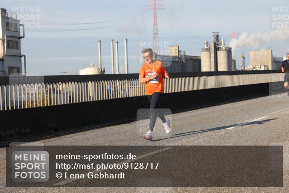 03.10.2025 - Köhlbrandbrückenlauf Lena Gebhardt http://msf.ph/oto/9128717 03.10.2025 09:48:28 Position 2  meine-sportfotos.de