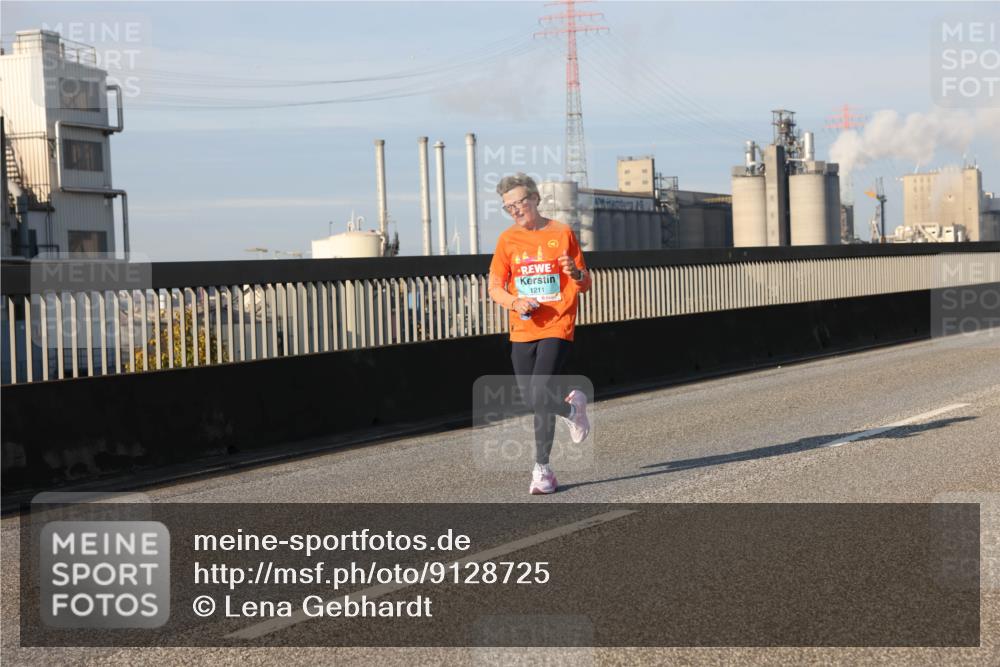 03.10.2025 - Köhlbrandbrückenlauf Lena Gebhardt http://msf.ph/oto/9128725 03.10.2025 09:48:28 Position 2 1211 meine-sportfotos.de