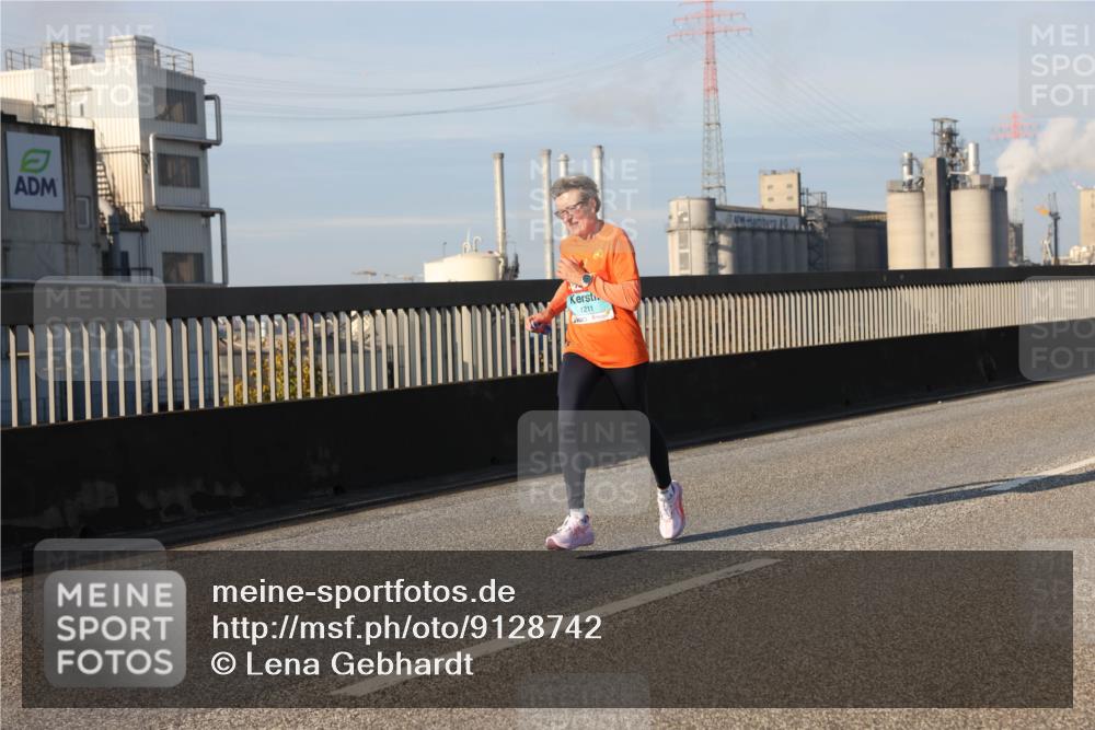 03.10.2025 - Köhlbrandbrückenlauf Lena Gebhardt http://msf.ph/oto/9128742 03.10.2025 09:48:28 Position 2 1211 meine-sportfotos.de