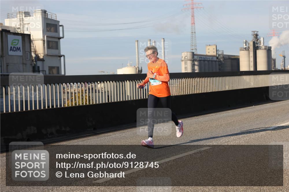 03.10.2025 - Köhlbrandbrückenlauf Lena Gebhardt http://msf.ph/oto/9128745 03.10.2025 09:48:28 Position 2 1211 meine-sportfotos.de