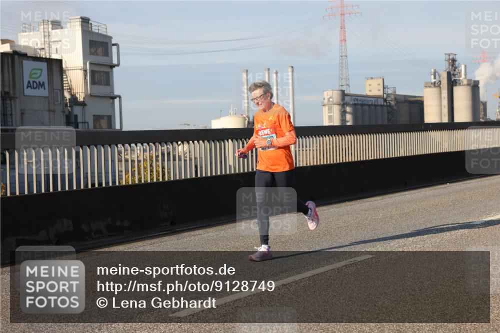 03.10.2025 - Köhlbrandbrückenlauf Lena Gebhardt http://msf.ph/oto/9128749 03.10.2025 09:48:28 Position 2  meine-sportfotos.de