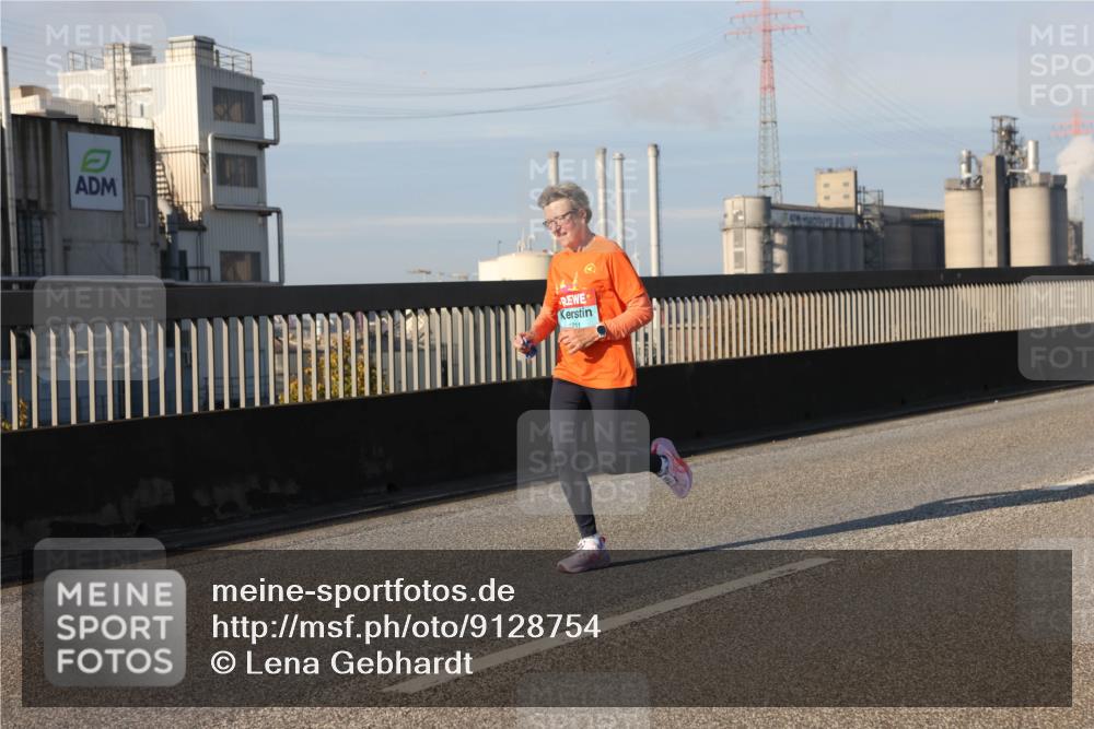 03.10.2025 - Köhlbrandbrückenlauf Lena Gebhardt http://msf.ph/oto/9128754 03.10.2025 09:48:28 Position 2 1211 meine-sportfotos.de