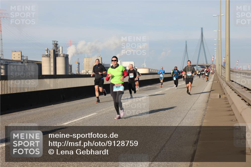 03.10.2025 - Köhlbrandbrückenlauf Lena Gebhardt http://msf.ph/oto/9128759 03.10.2025 09:48:29 Position 2  meine-sportfotos.de