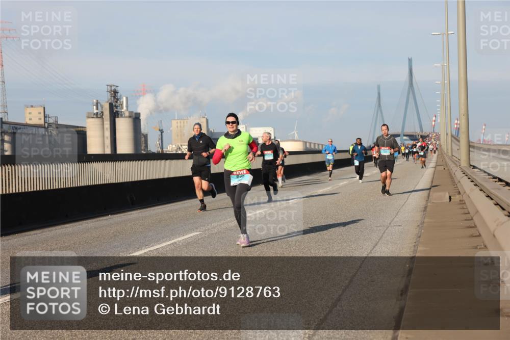 03.10.2025 - Köhlbrandbrückenlauf Lena Gebhardt http://msf.ph/oto/9128763 03.10.2025 09:48:29 Position 2  meine-sportfotos.de