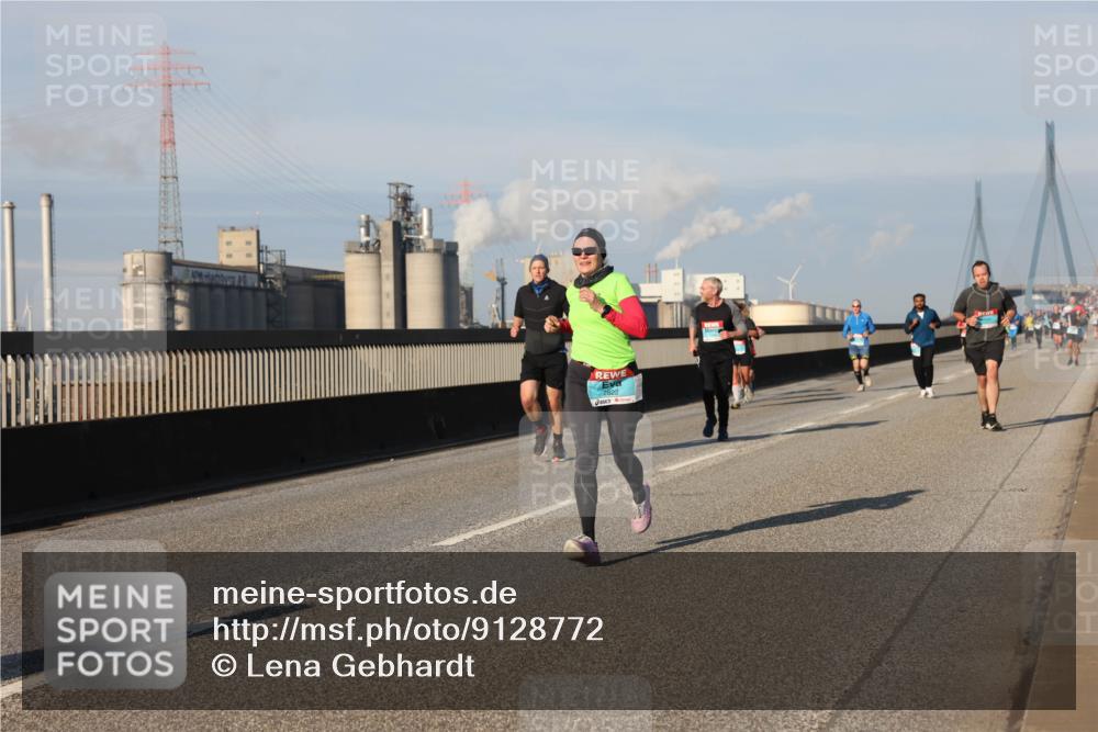 03.10.2025 - Köhlbrandbrückenlauf Lena Gebhardt http://msf.ph/oto/9128772 03.10.2025 09:48:29 Position 2 2822 meine-sportfotos.de