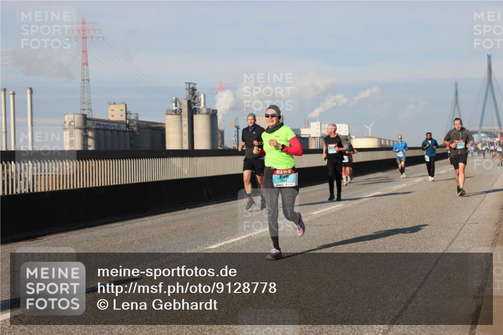 03.10.2025 - Köhlbrandbrückenlauf Lena Gebhardt http://msf.ph/oto/9128778 03.10.2025 09:48:29 Position 2 2822 meine-sportfotos.de