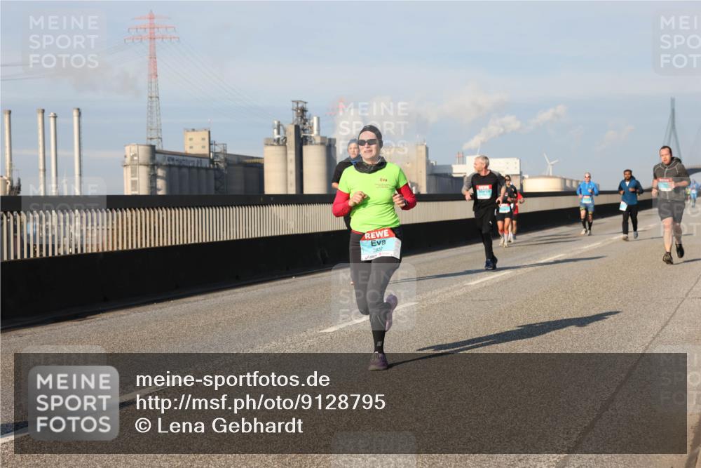 03.10.2025 - Köhlbrandbrückenlauf Lena Gebhardt http://msf.ph/oto/9128795 03.10.2025 09:48:30 Position 2 2822 meine-sportfotos.de