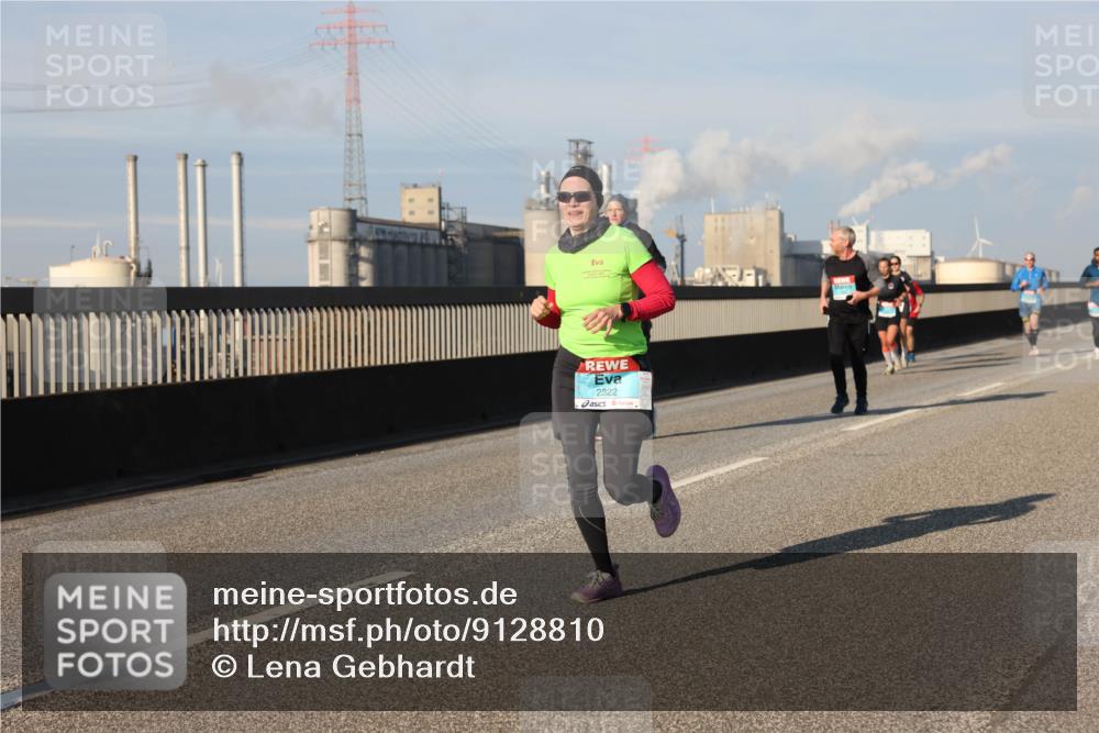 03.10.2025 - Köhlbrandbrückenlauf Lena Gebhardt http://msf.ph/oto/9128810 03.10.2025 09:48:30 Position 2 2822 meine-sportfotos.de