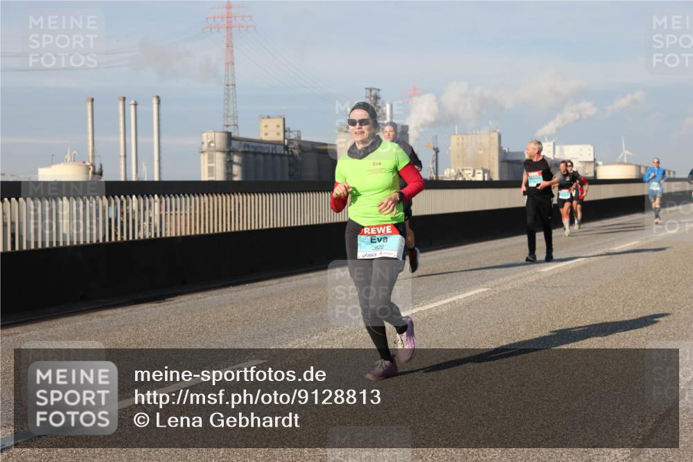 03.10.2025 - Köhlbrandbrückenlauf Lena Gebhardt http://msf.ph/oto/9128813 03.10.2025 09:48:30 Position 2 2822 meine-sportfotos.de