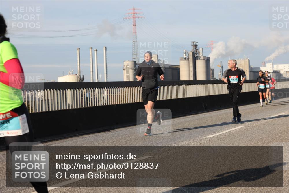 03.10.2025 - Köhlbrandbrückenlauf Lena Gebhardt http://msf.ph/oto/9128837 03.10.2025 09:48:31 Position 2 622 meine-sportfotos.de
